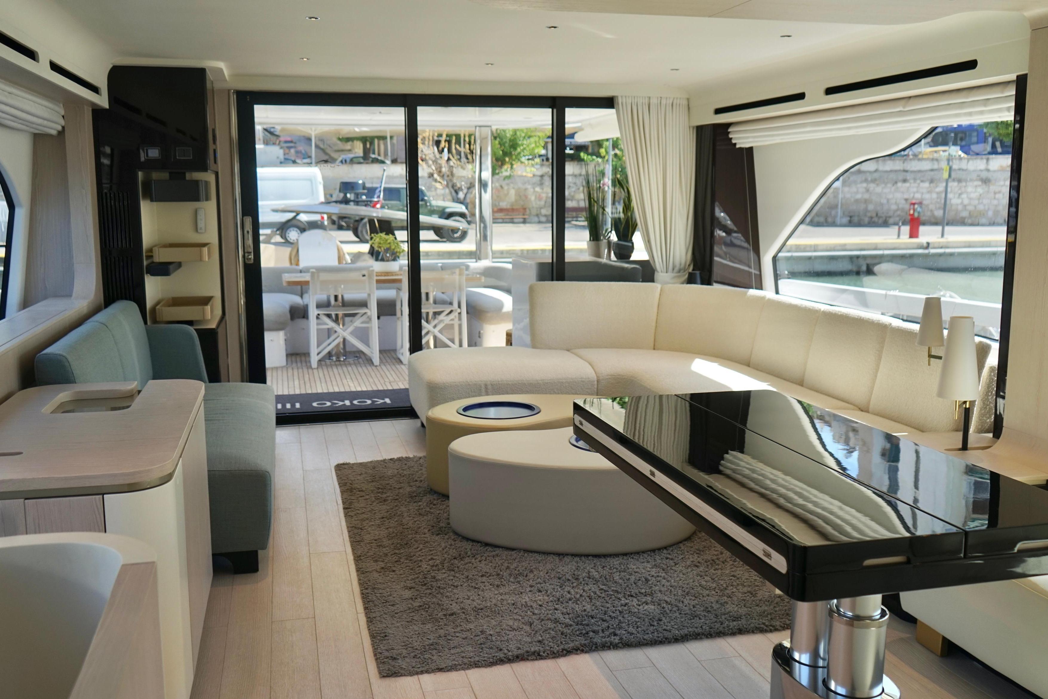 Azimut Fly 78 interior