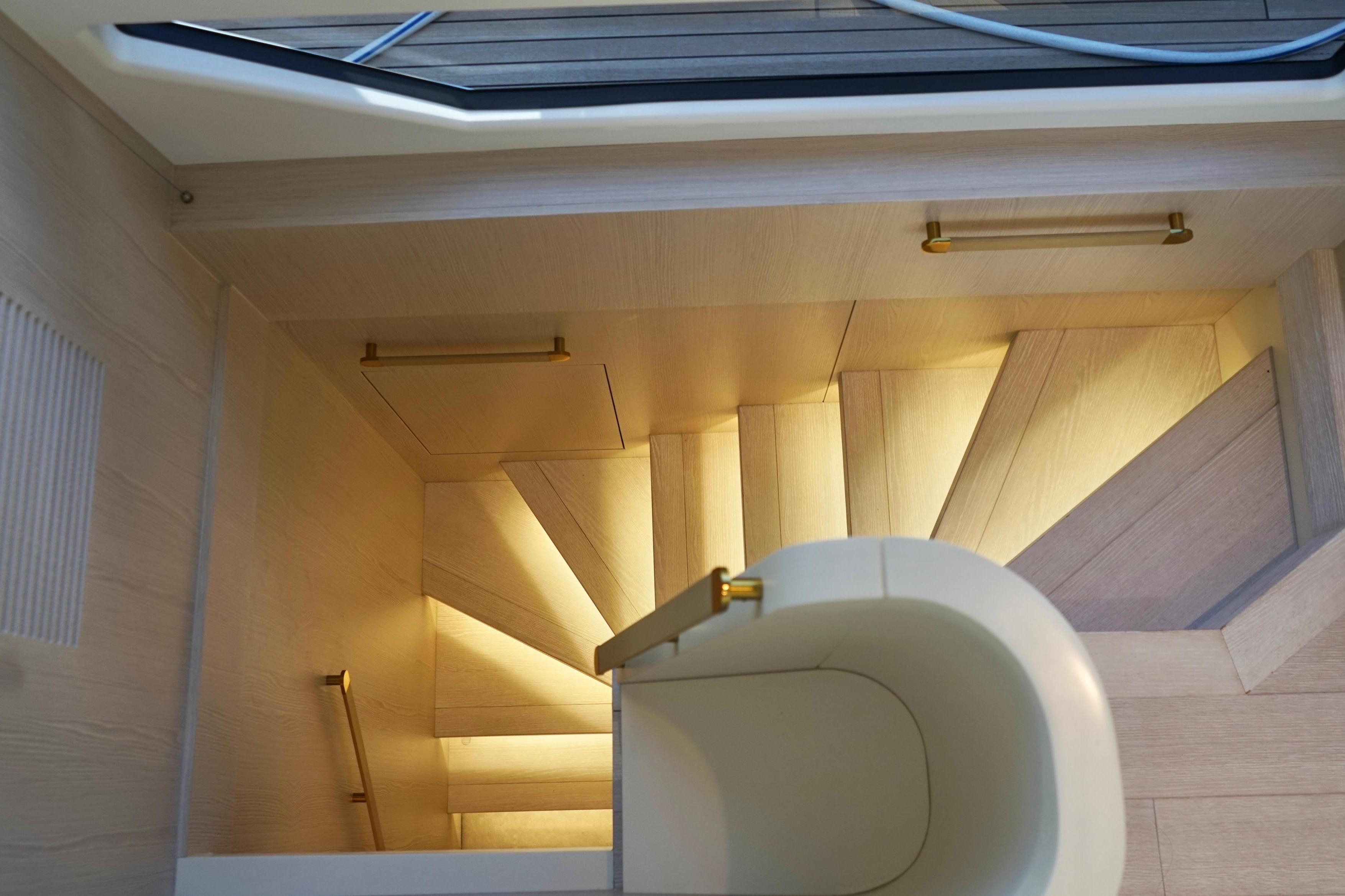 Azimut Fly 78 interior