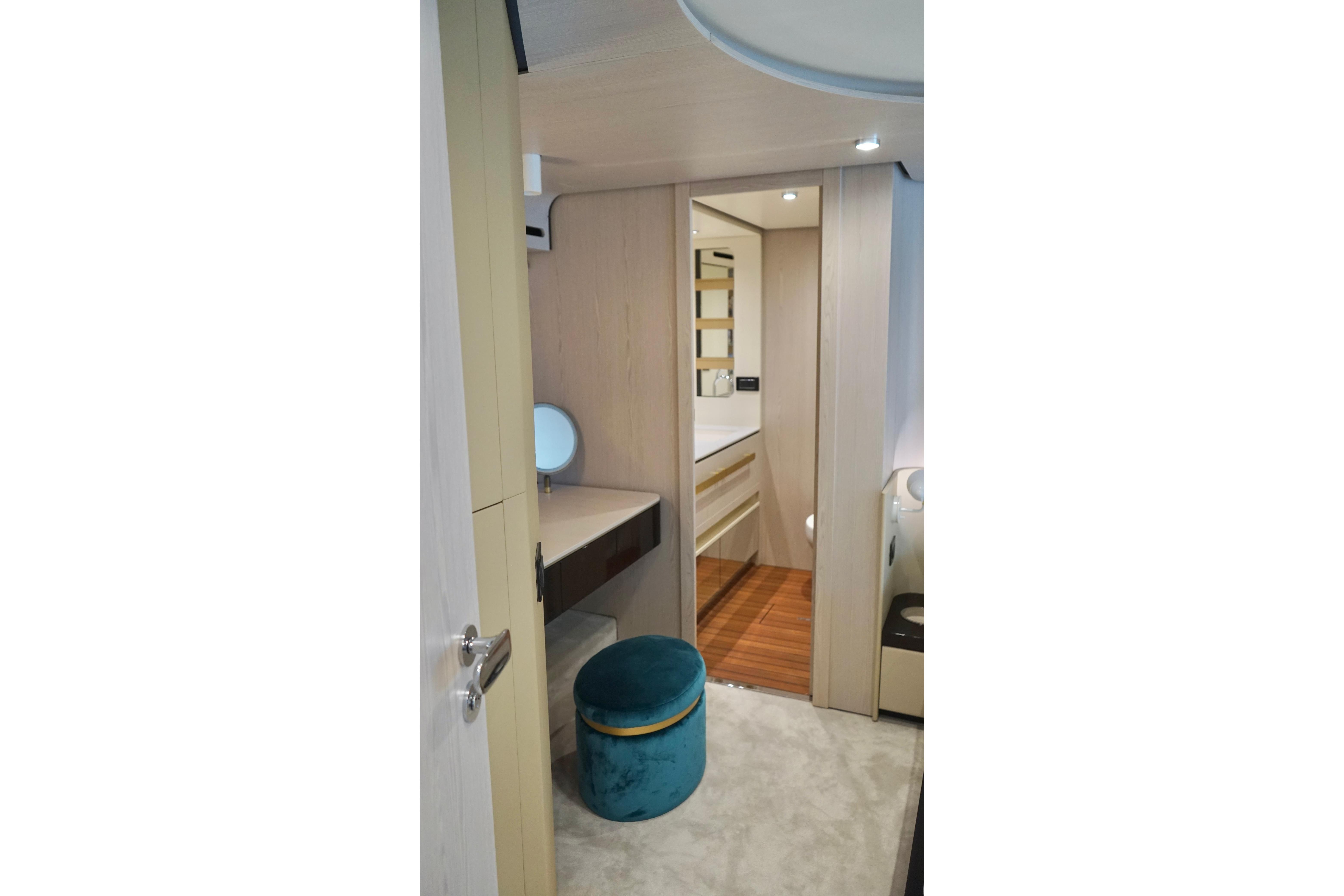 Azimut Fly 78 interior