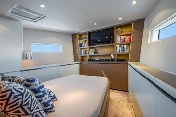 BEAUTIFUL DAY interior