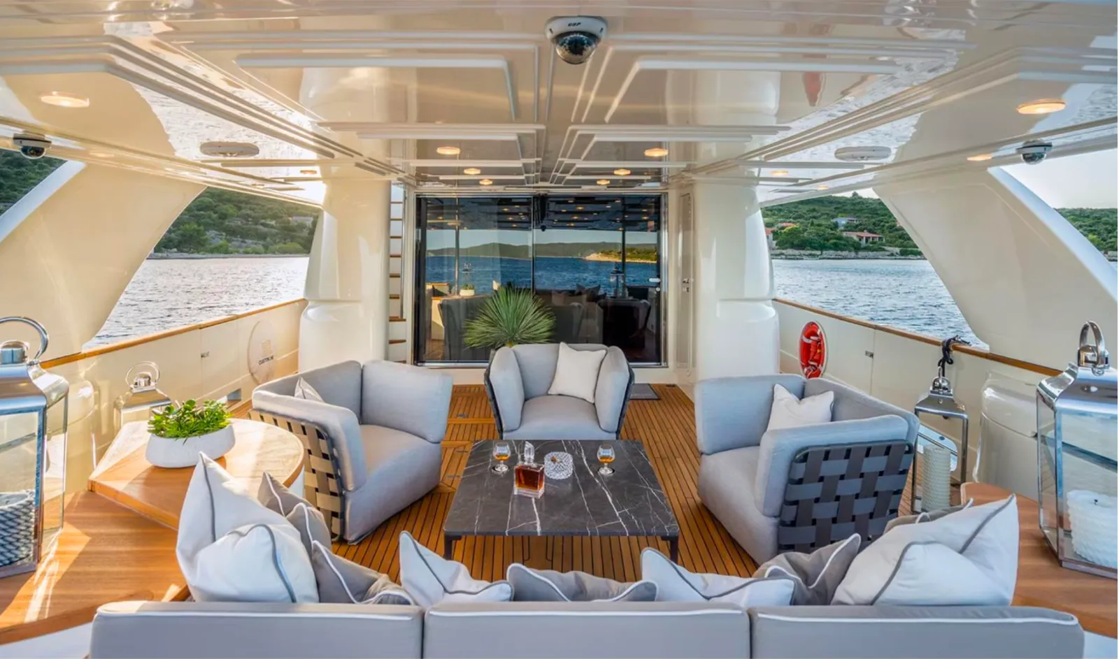 SEVENTH SENSE interior