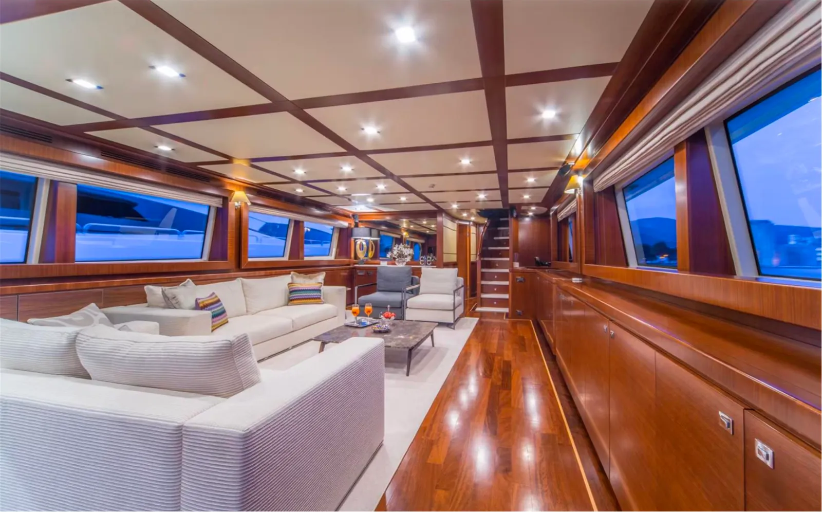 SEVENTH SENSE interior