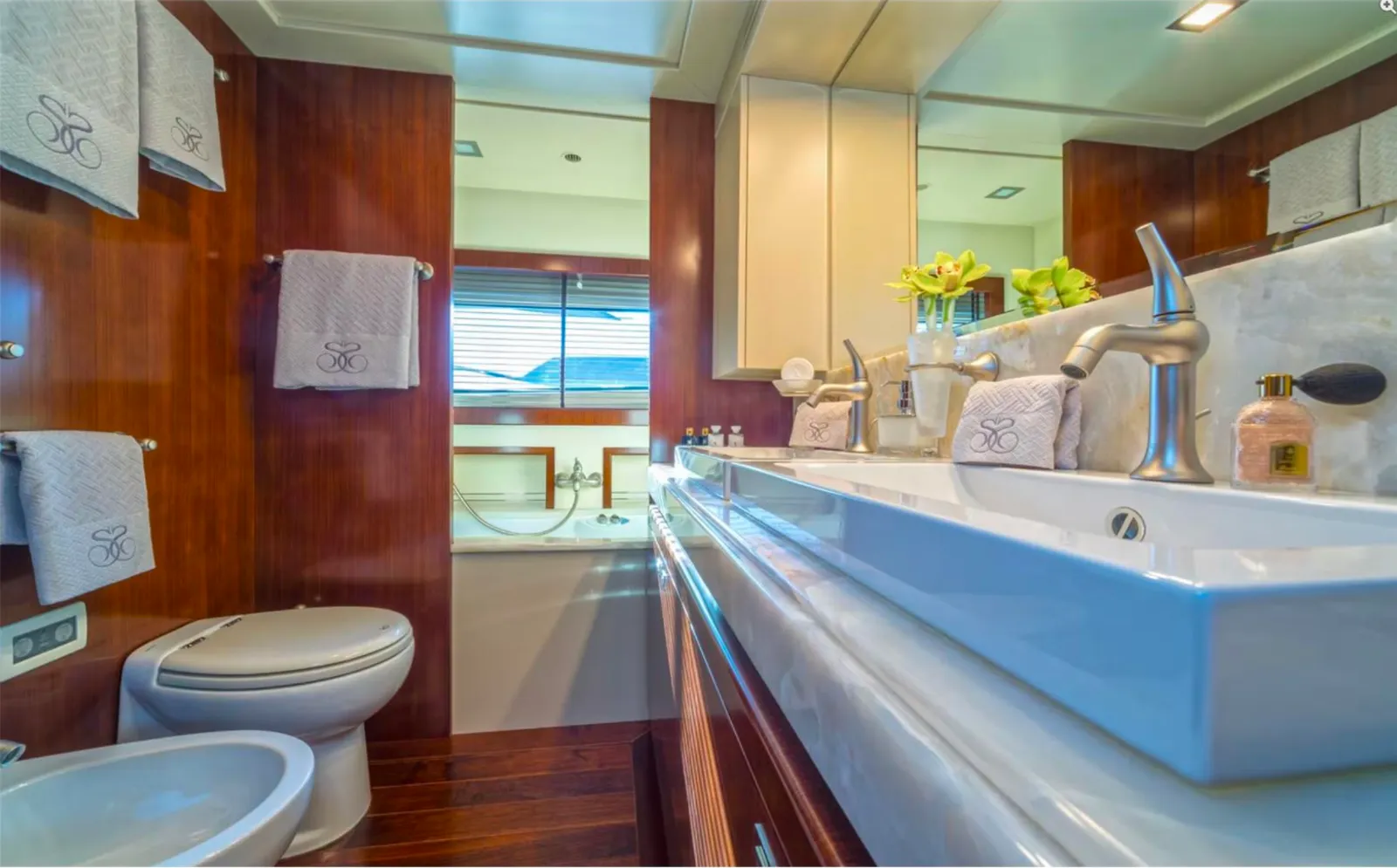 SEVENTH SENSE interior