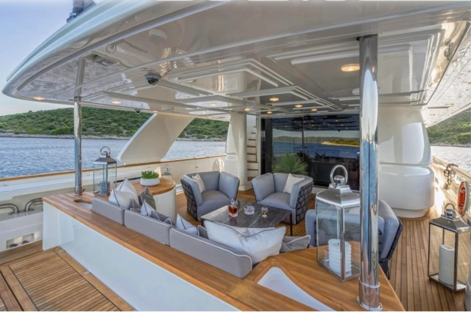 SEVENTH SENSE interior